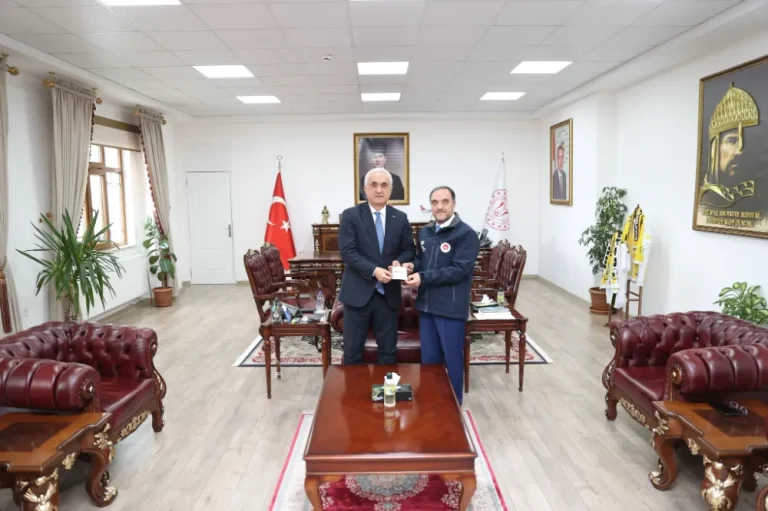 VALİ ÇAKIR, “KURBANINI PAYLAŞ, KARDEŞİNLE YAKINLAŞ” KAMPANYASINA KATKI SAĞLADI