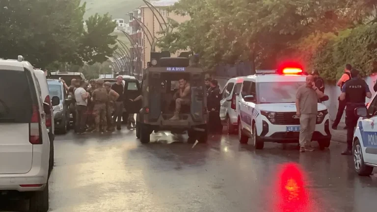 ZİHİNSEL ENGELLİ ŞAHSIN SİLAHLI SALDIRISI ÖZEL HAREKAT OPERASYONUYLA SON BULDU